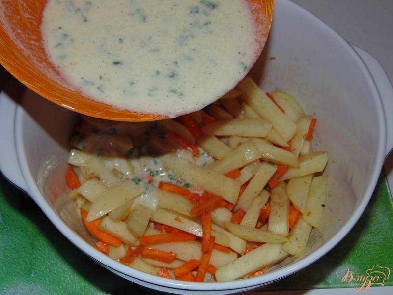 Фото приготовление рецепта: Картофель запеченный с морковью шаг №4