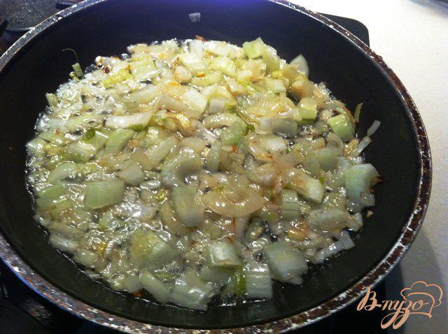 Фото приготовление рецепта: Щи из свежей капусты с остринкой шаг №4