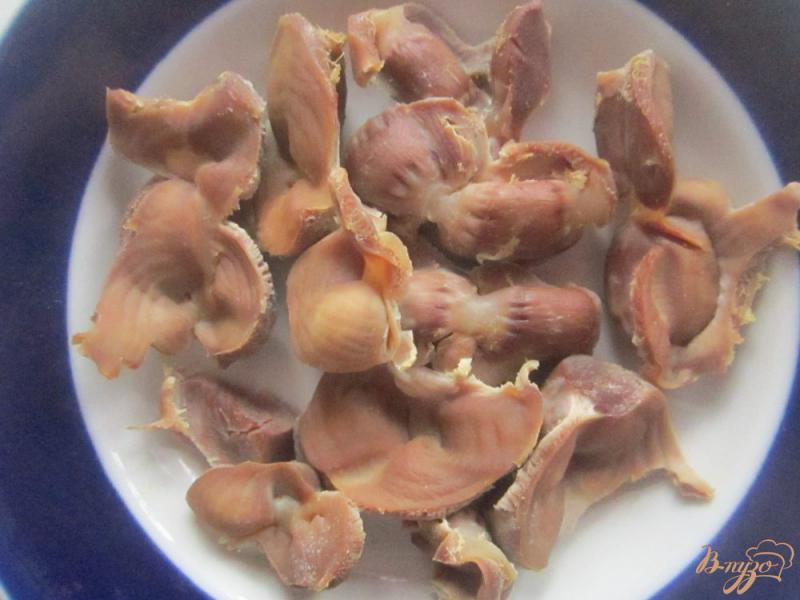 Фото приготовление рецепта: Пикантная закуска из куриных желудков шаг №1
