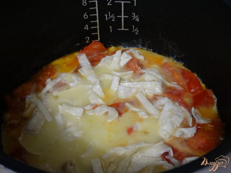 Фото приготовление рецепта: Омлет с лавашом и помидорами в мультиварке шаг №4