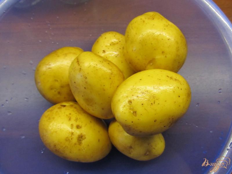 Фото приготовление рецепта: Картофель запеченный в кожуре шаг №1