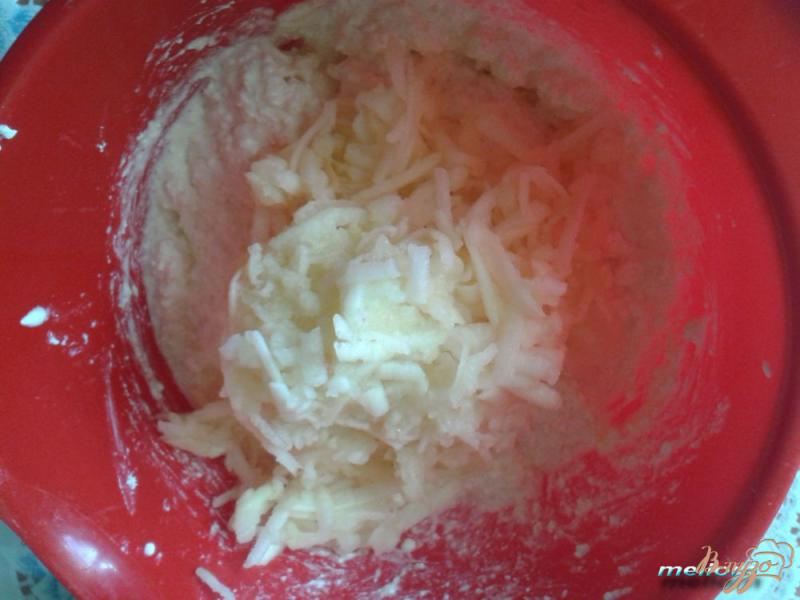 Фото приготовление рецепта: Яблочно-ванильные сырники шаг №2