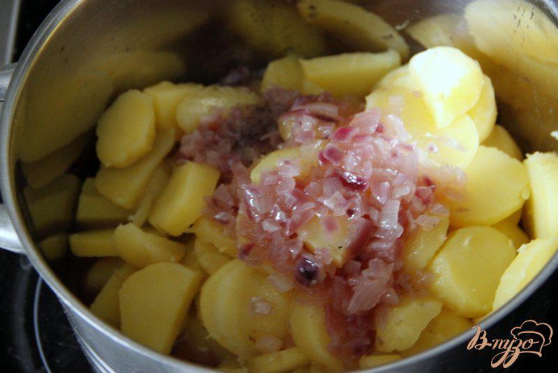 Фото приготовление рецепта: Немецкий картофельный салат с маринованными огурцами шаг №5