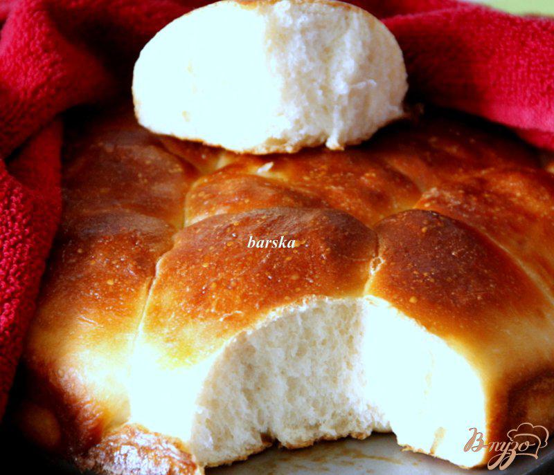 Фото приготовление рецепта: Пирог из  булочек с колбасой и сыром шаг №8