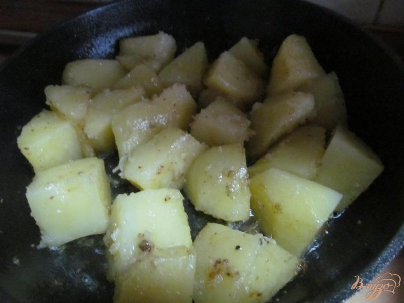 Фото приготовление рецепта: Картофель с брынзой шаг №3