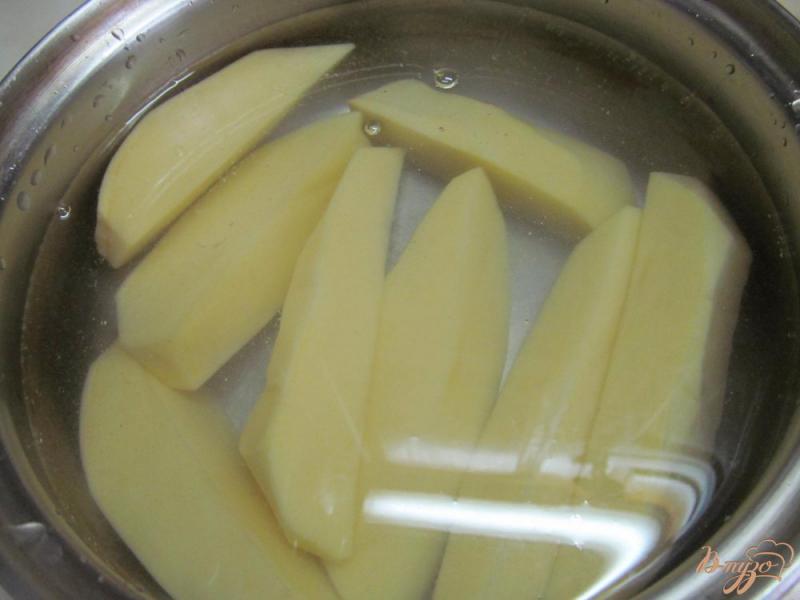 Фото приготовление рецепта: Картофель с брынзой шаг №1