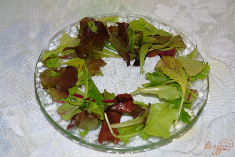 Фото приготовление рецепта: Салат из крабовых палочек с зеленой редькой шаг №4