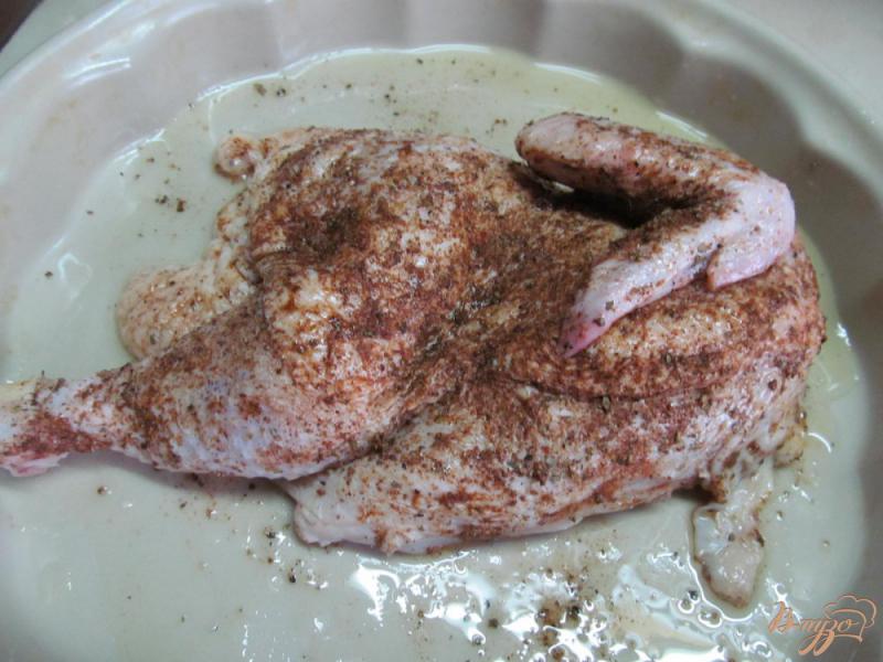 Фото приготовление рецепта: Курица запеченная в специях с картофелем и курагой шаг №2