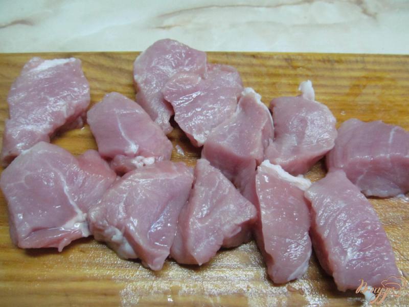 Фото приготовление рецепта: Свинина с белой фасолью и перцем шаг №2