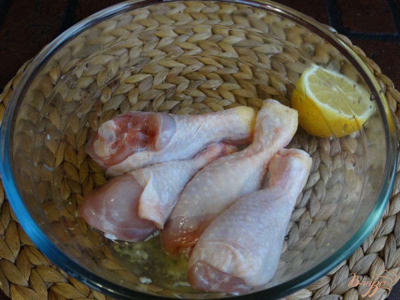 Фото приготовление рецепта: Куриные голени в лимонно-чесночном маринаде шаг №2