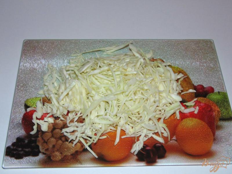Фото приготовление рецепта: Капустный салат с куриным мясом шаг №3