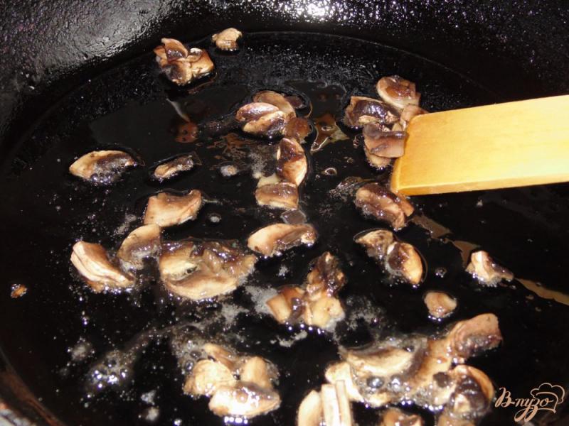 Фото приготовление рецепта: Омлет с шампиньонами и мясом курицы шаг №1