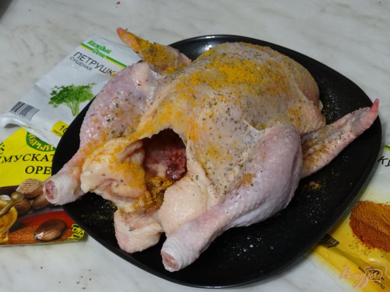 Фото приготовление рецепта: Курица запеченная с айвой и картофелем шаг №1