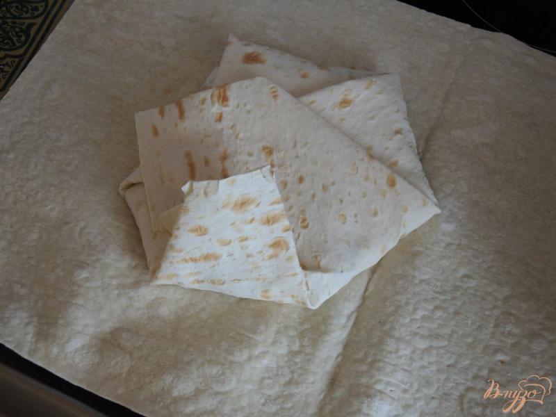 Фото приготовление рецепта: Быстрый слоёный сырный пирог в мультиварке шаг №5