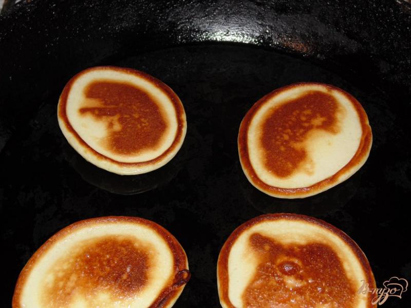 Фото приготовление рецепта: Оладушки на домашнем йогурте шаг №4