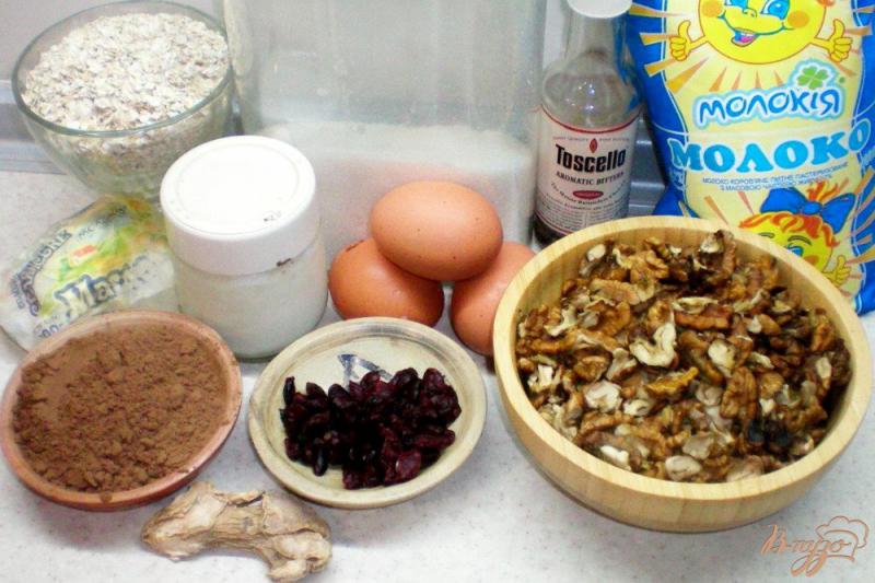 Фото приготовление рецепта: Ореховый торт с кэробом и пряностями шаг №1