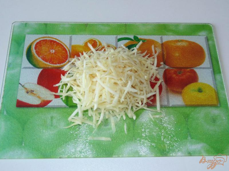 Фото приготовление рецепта: Салат из редиса, дайкона и корня сельдерея шаг №3