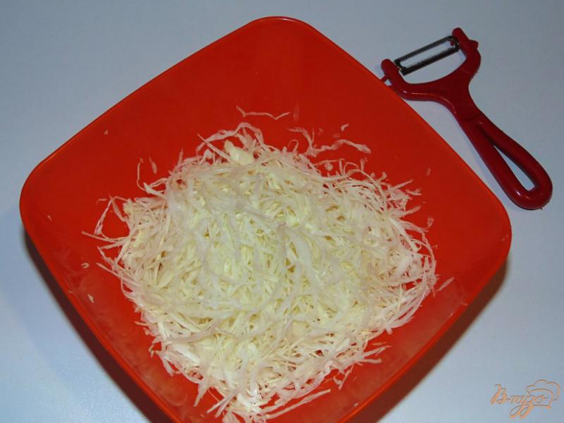 Фото приготовление рецепта: Капустный салат с куриными сердечками шаг №2