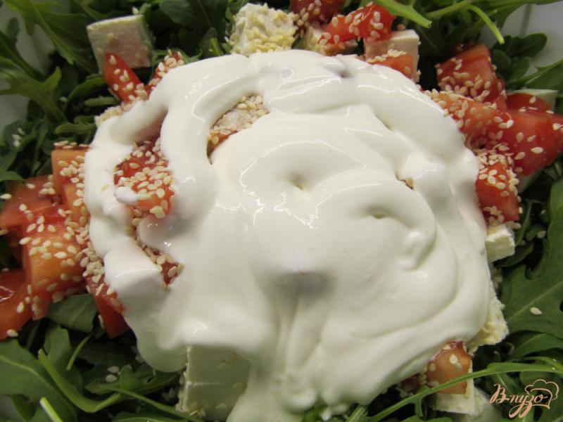 Фото приготовление рецепта: Витаминный салат из рукколы шаг №6