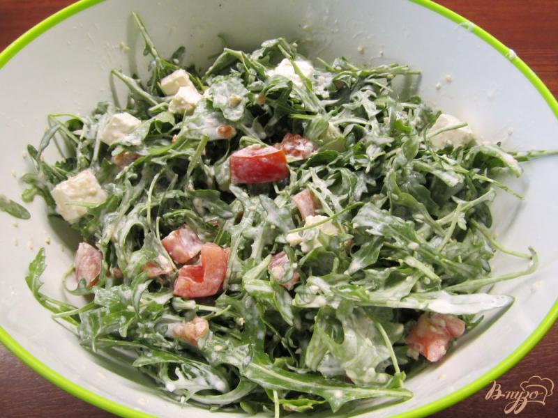 Фото приготовление рецепта: Витаминный салат из рукколы шаг №7