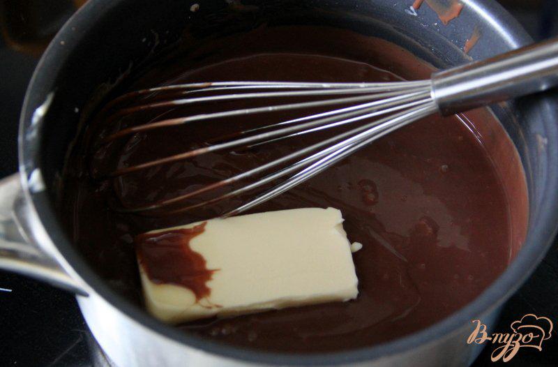 Фото приготовление рецепта: Шоколадный торт на раз, два, три шаг №7