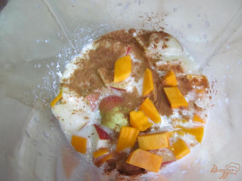 Фото приготовление рецепта: Смузи из яблока тыквы на кислом молоке шаг №2