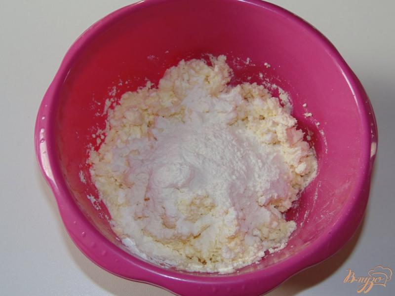 Фото приготовление рецепта: Ванильные сырники в духовке шаг №3