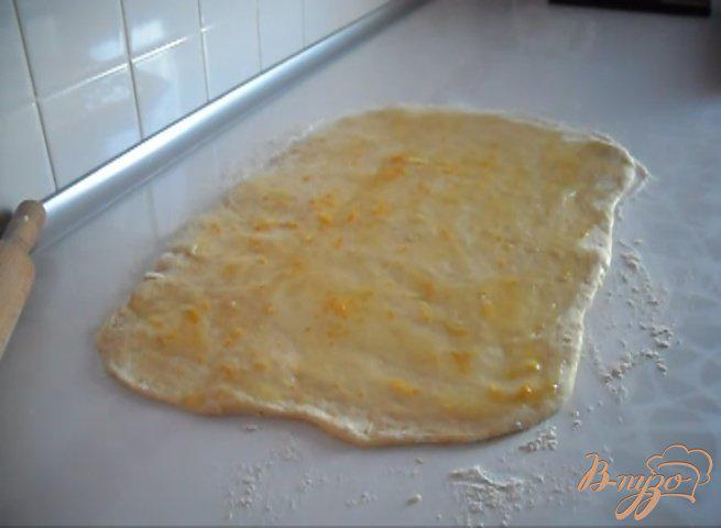 Фото приготовление рецепта: Апельсиновые булочки шаг №5