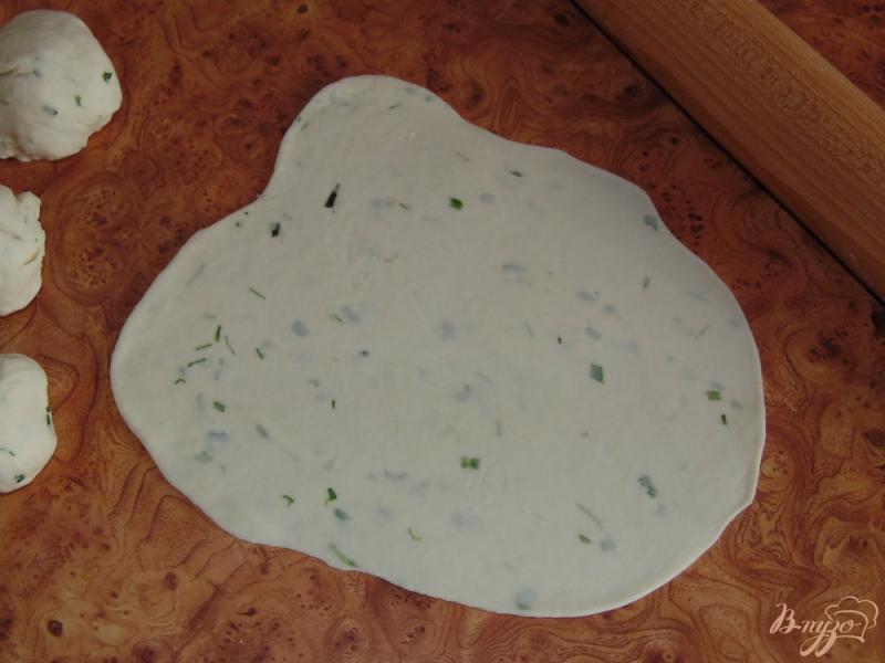 Фото приготовление рецепта: Тонкий лаваш с зеленым луком шаг №3