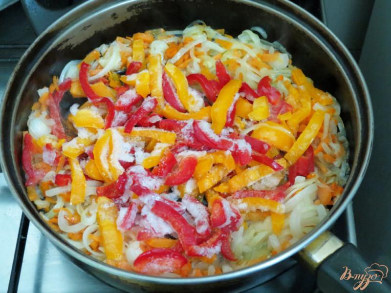 Фото приготовление рецепта: Камбала жареная с овощным гарниром шаг №8