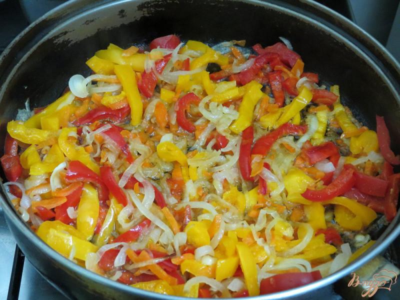 Фото приготовление рецепта: Камбала жареная с овощным гарниром шаг №11