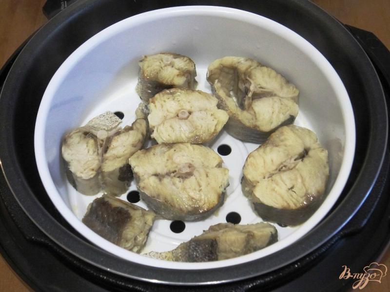 Фото приготовление рецепта: Хек в пароварке с сырным соусом шаг №9