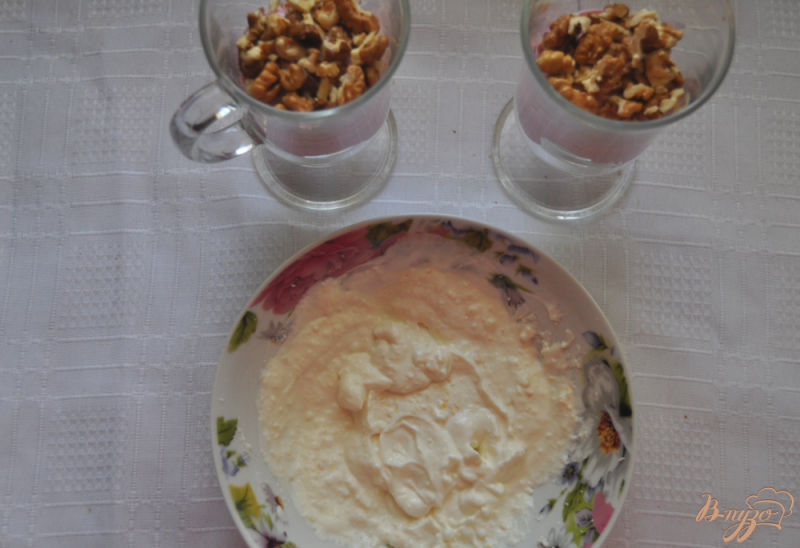 Фото приготовление рецепта: Творожный десерт с малиной и лимонной цедрой шаг №5
