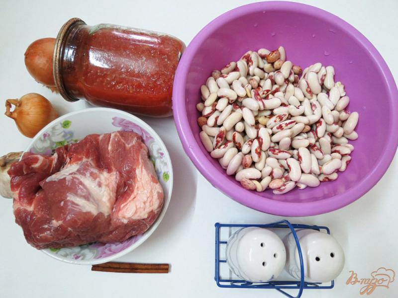 Фото приготовление рецепта: Фасоль со свининой в томатном соусе шаг №1