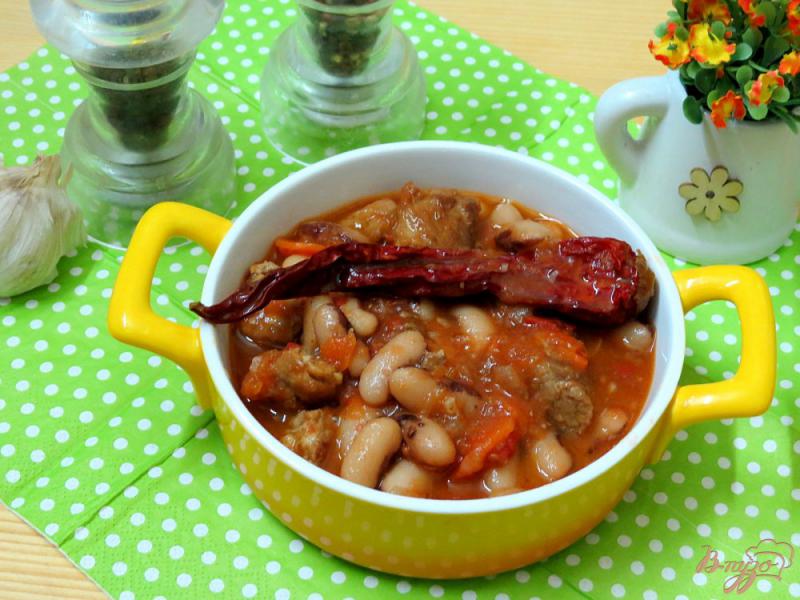 Фото приготовление рецепта: Фасоль со свининой в томатном соусе шаг №10