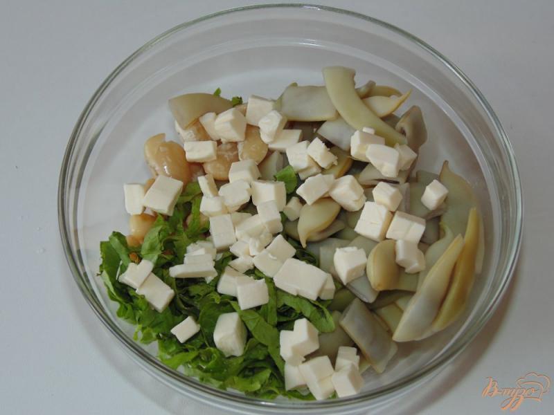 Фото приготовление рецепта: Салат из стручковой и белой фасоли шаг №4