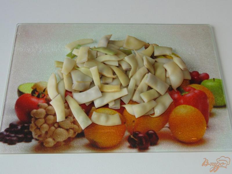 Фото приготовление рецепта: Салат из стручковой и белой фасоли шаг №2