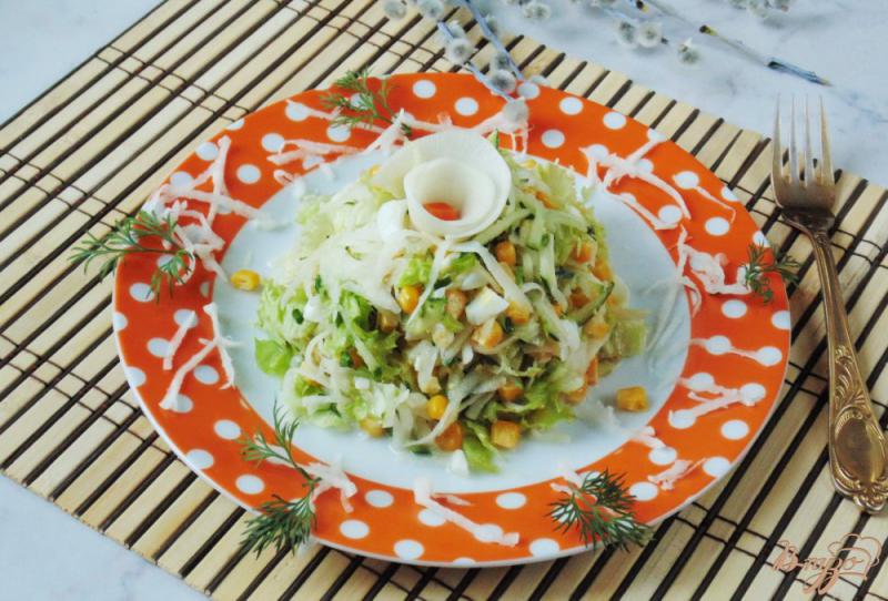 Фото приготовление рецепта: Салат из кукурузы, редьки и огурца шаг №9
