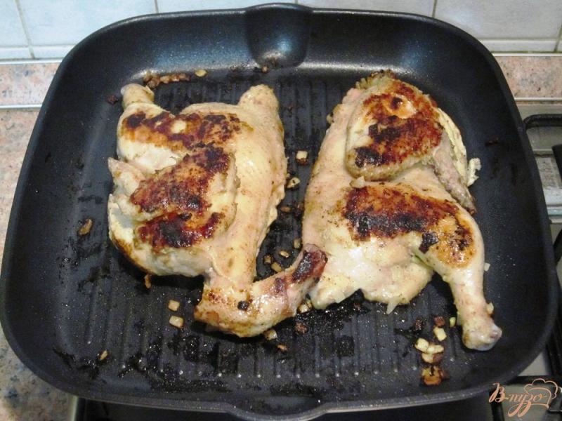 Фото приготовление рецепта: Цыплята в кефирном маринаде шаг №7