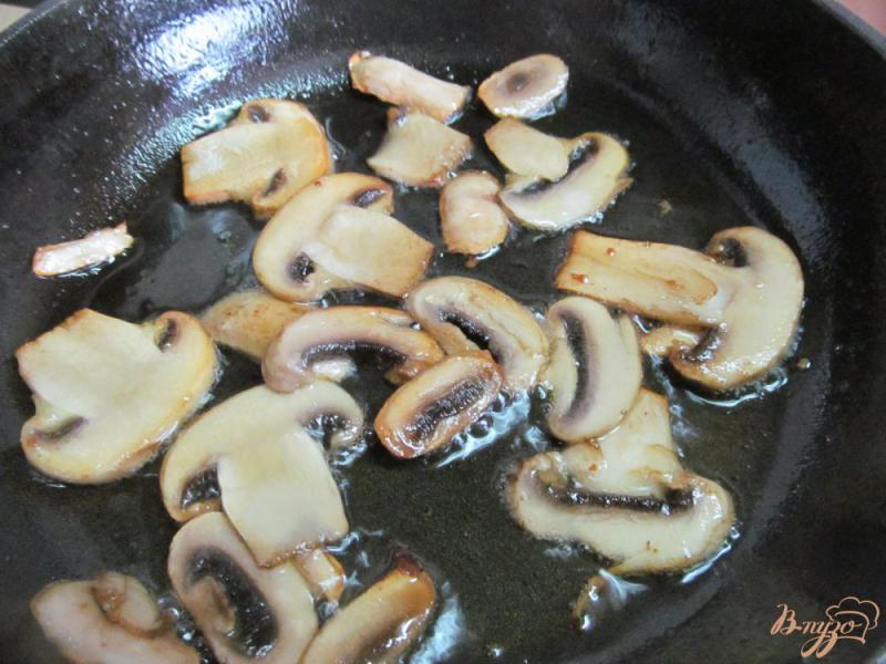 Фото приготовление рецепта: Салат «Лукошко с грибами» шаг №6