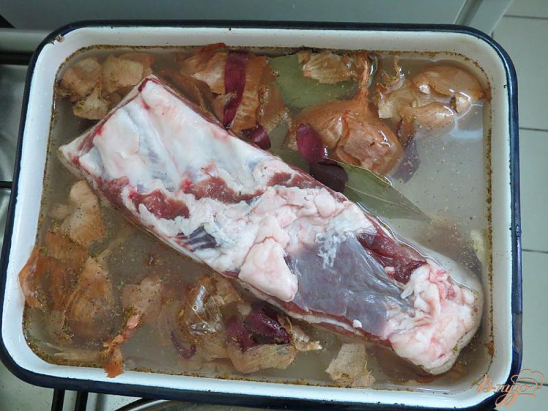 Фото приготовление рецепта: Грудинка свиная нежная и сочная шаг №3