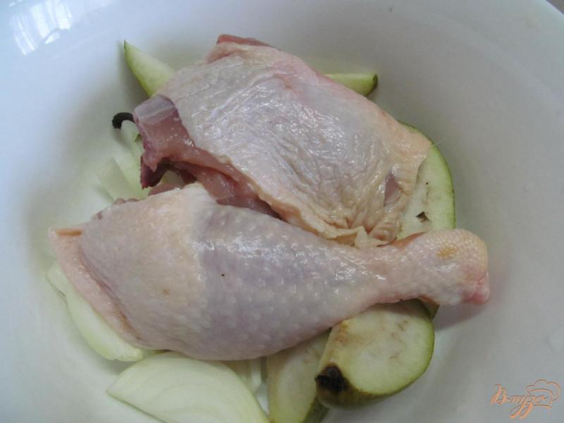 Фото приготовление рецепта: Курица с грушей шаг №2