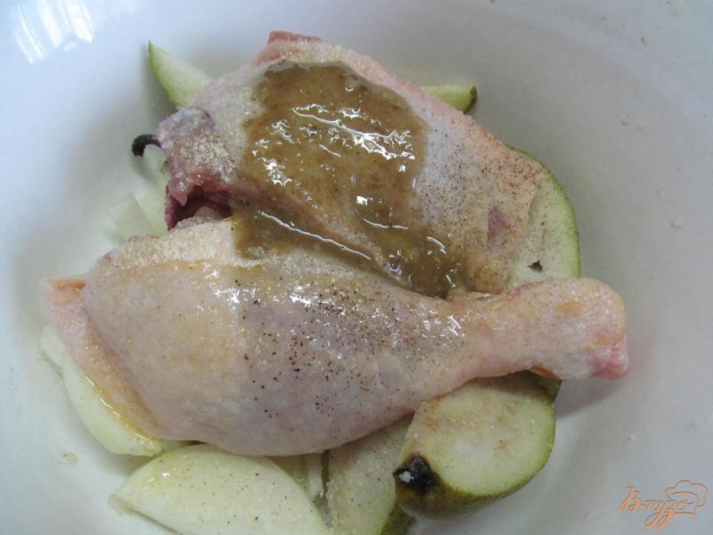 Фото приготовление рецепта: Курица с грушей шаг №3