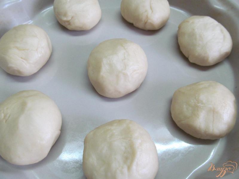 Фото приготовление рецепта: Сладкие булочки с маком и кунжутом шаг №4