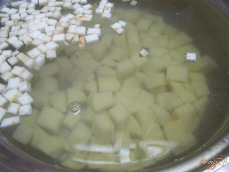 Фото приготовление рецепта: Суп с фрикадельки и щавелем шаг №1