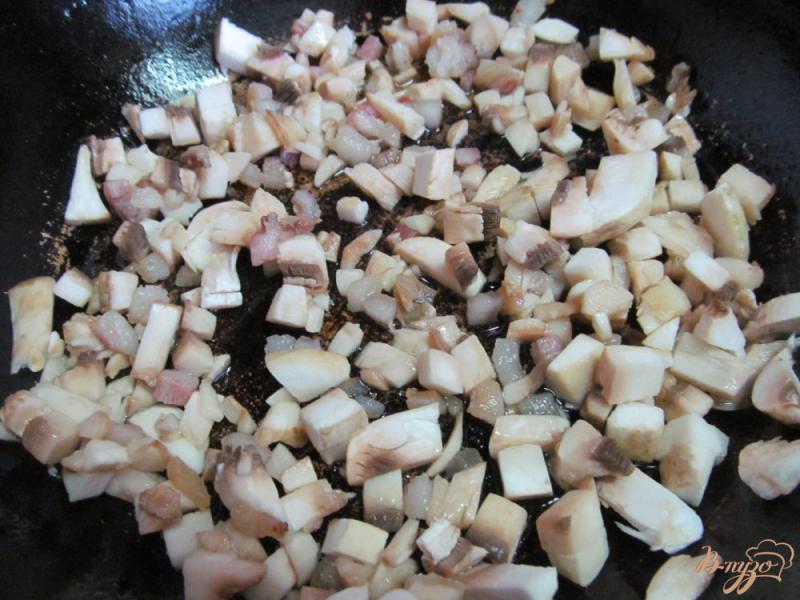 Фото приготовление рецепта: Картофельные рулеты с грибами шаг №3