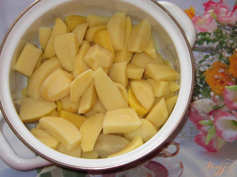 Фото приготовление рецепта: Картофель с грибами в горшочке шаг №1