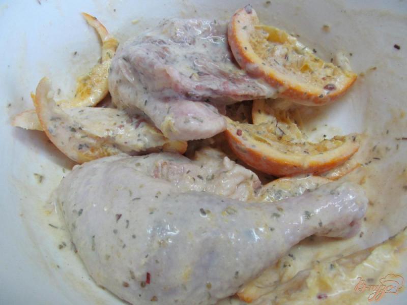 Фото приготовление рецепта: Запеченный цыпленок в апельсинах с вермишелью шаг №2