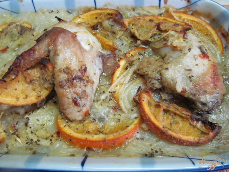 Фото приготовление рецепта: Запеченный цыпленок в апельсинах с вермишелью шаг №5
