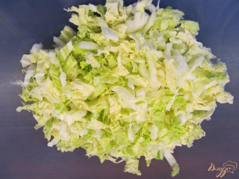 Фото приготовление рецепта: Зеленый салат с яйцом шаг №1